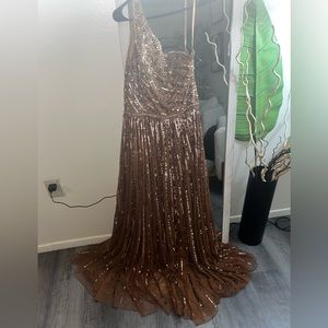 Ladies Luxury Mac Duggal Gown